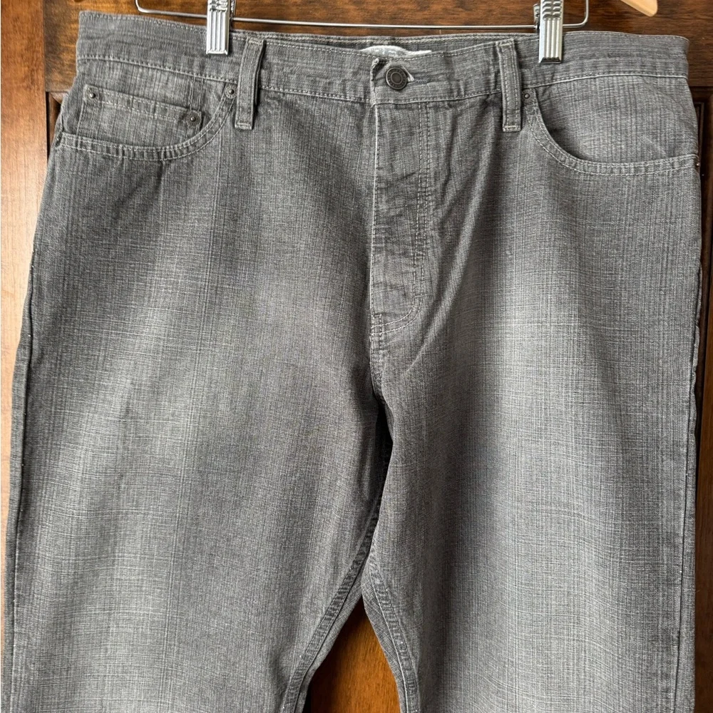 NWT Express Low Rise/Straight Leg Gray Denim Jeans 36x30